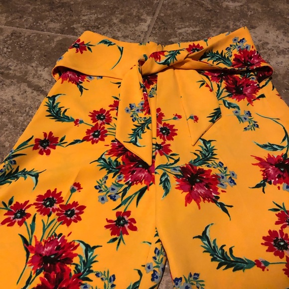 Express yellow/red flower print cropped high rise culottes - Picture 2 of 5